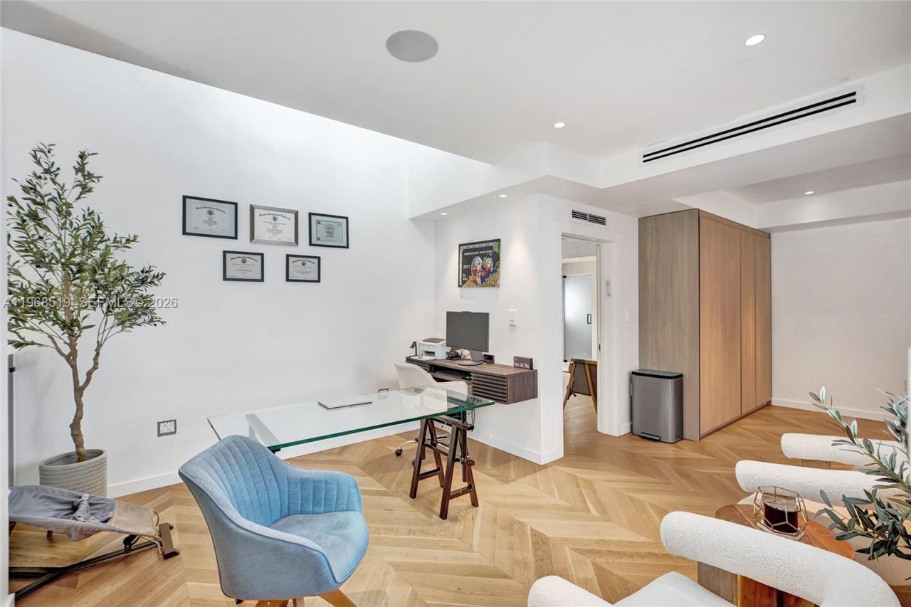 1977 S Oak Haven Cir, Miami, FL 33179 Photo