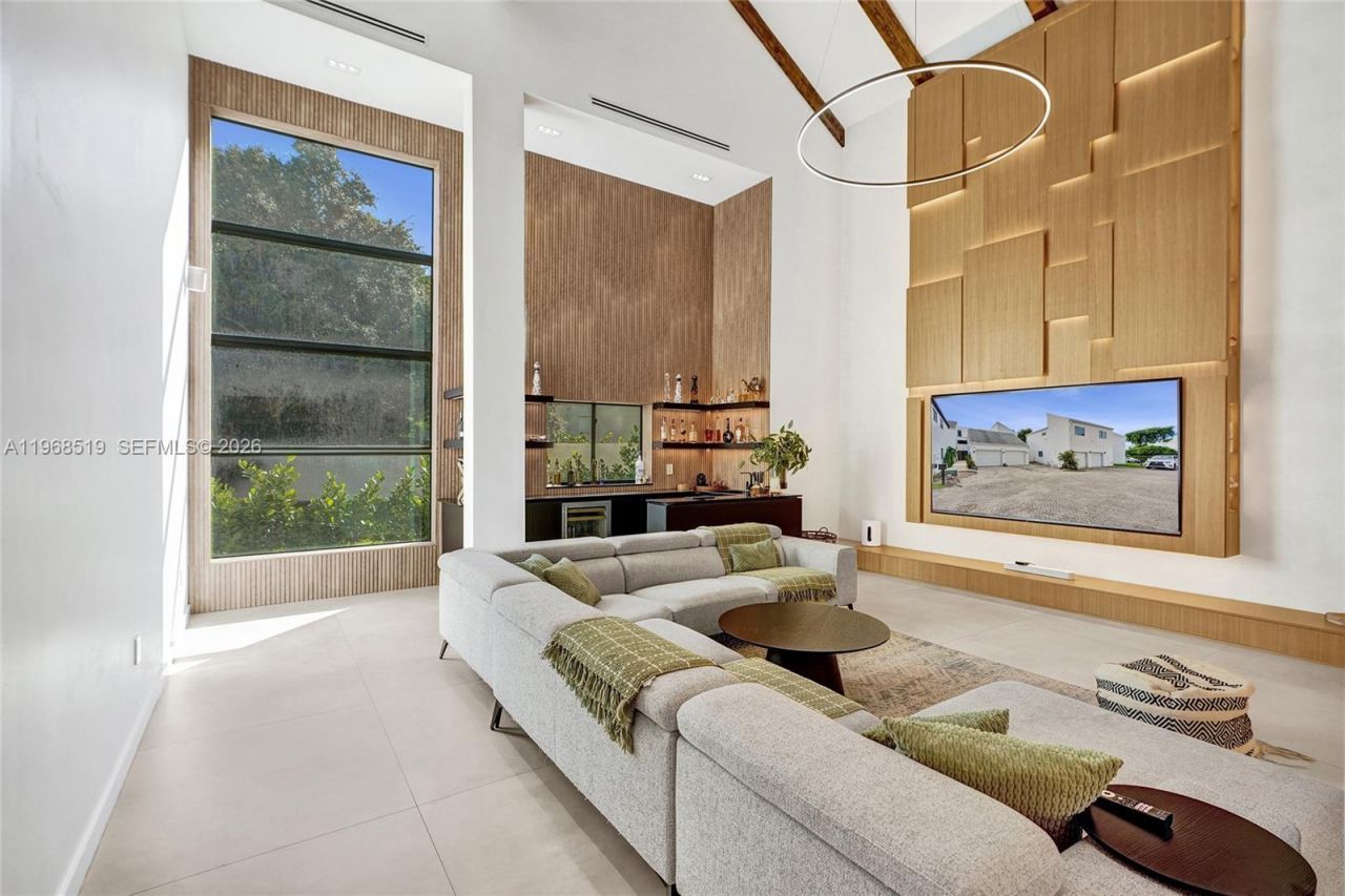 1977 S Oak Haven Cir, Miami, FL 33179 Photo