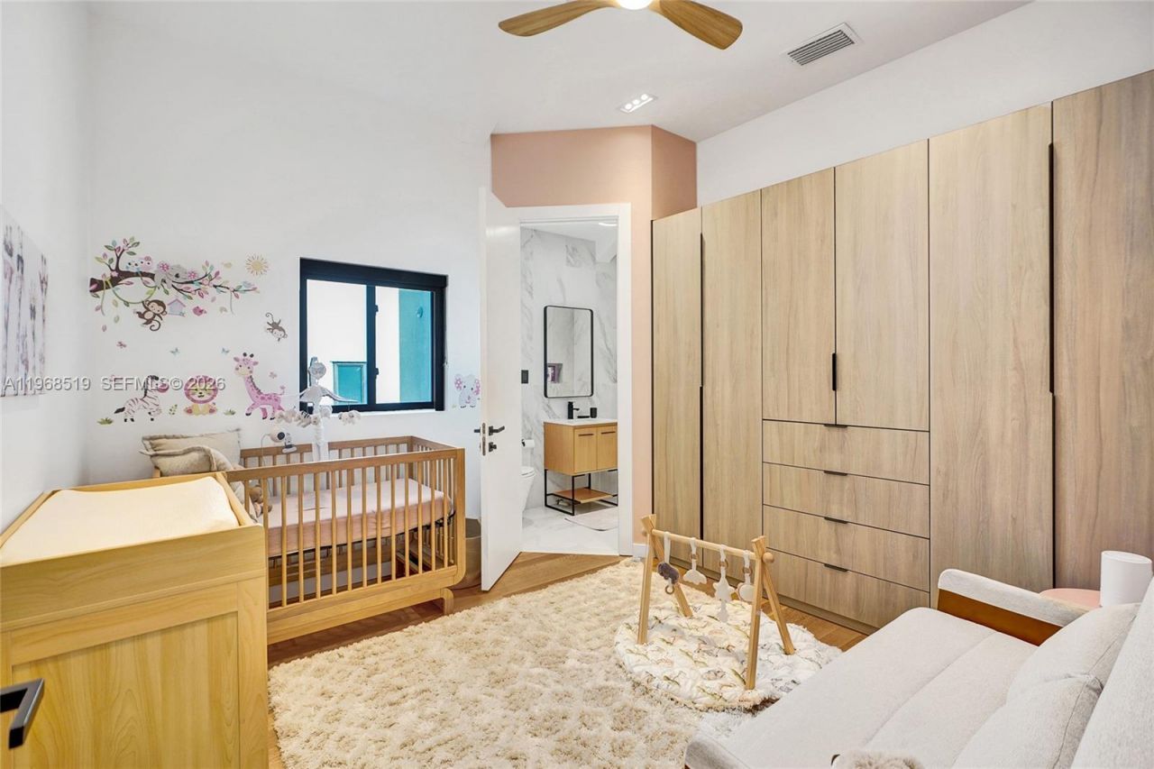 1977 S Oak Haven Cir, Miami, FL 33179 Photo