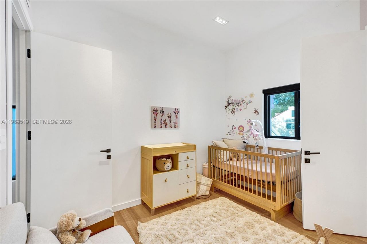 1977 S Oak Haven Cir, Miami, FL 33179 Photo