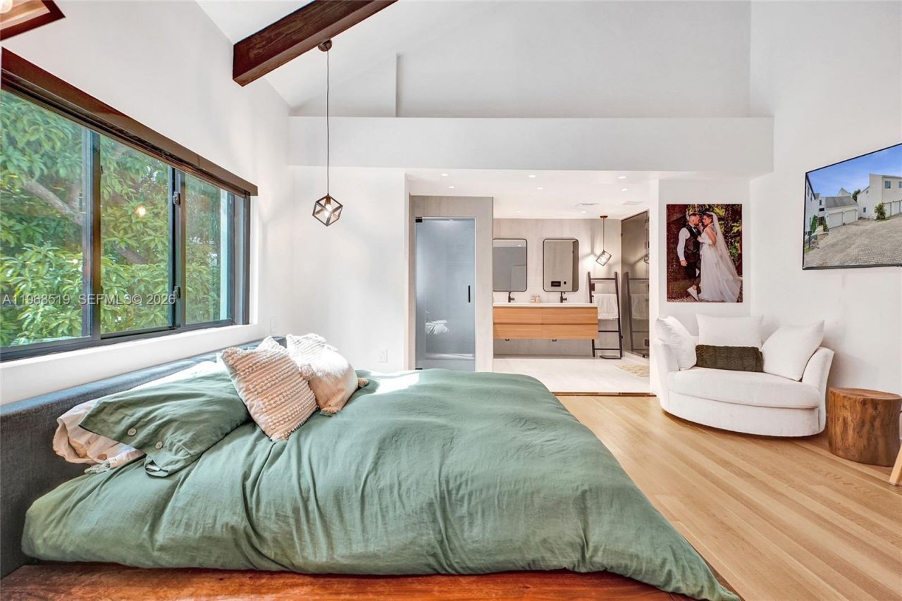 1977 S Oak Haven Cir, Miami, FL 33179 Photo