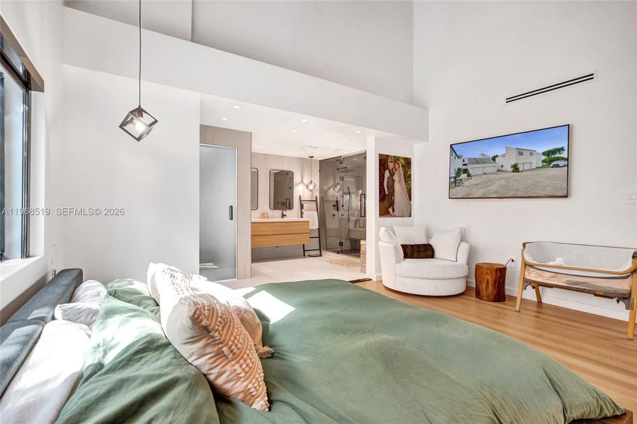 1977 S Oak Haven Cir, Miami, FL 33179 Photo