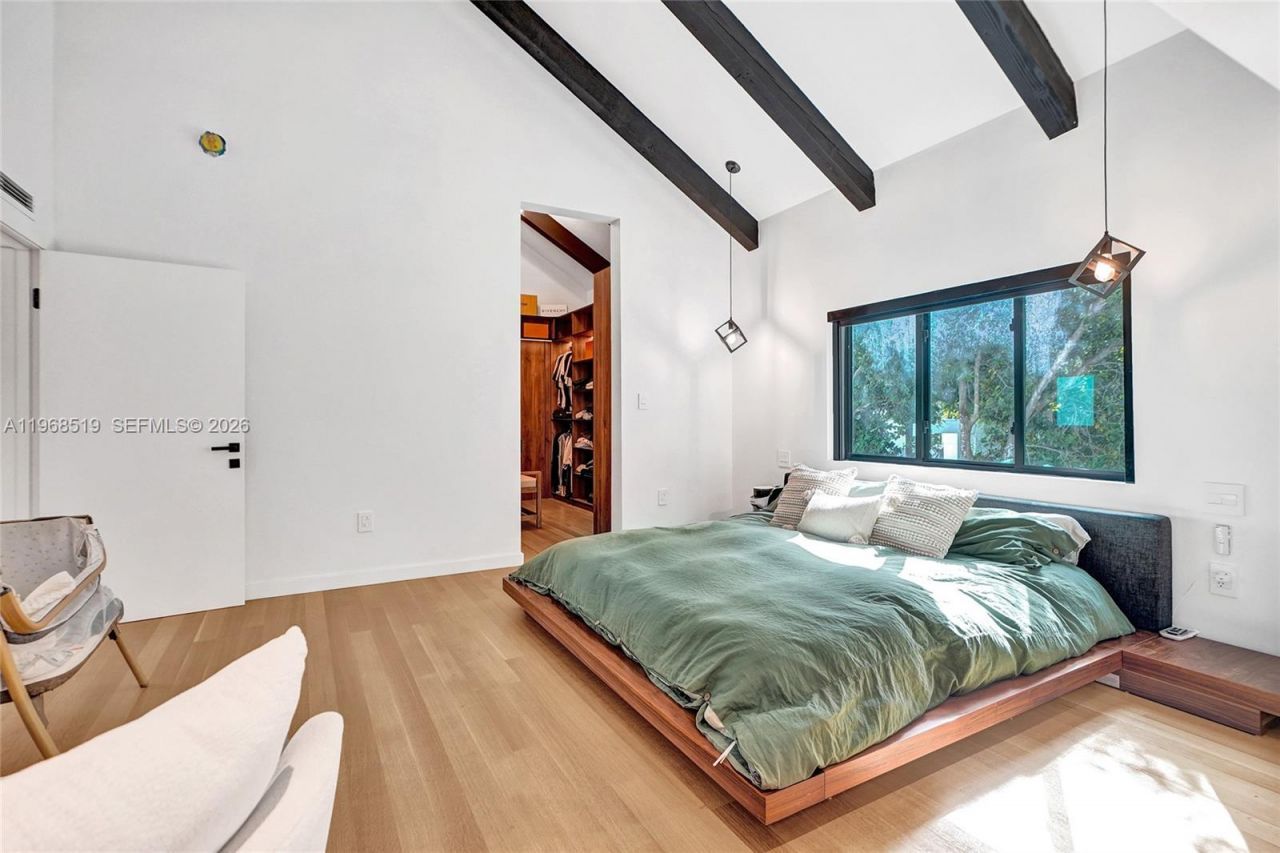 1977 S Oak Haven Cir, Miami, FL 33179 Photo