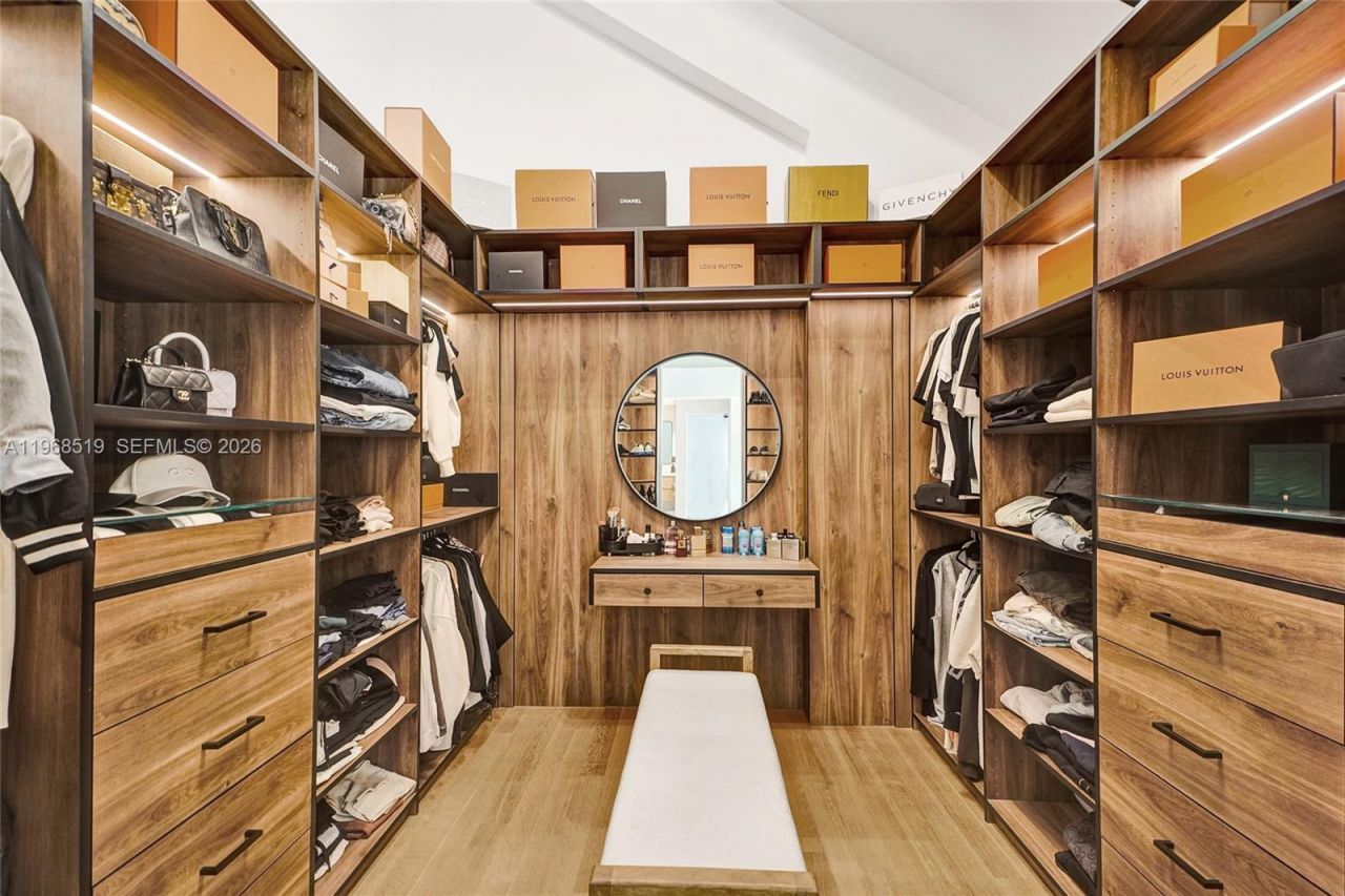 1977 S Oak Haven Cir, Miami, FL 33179 Photo