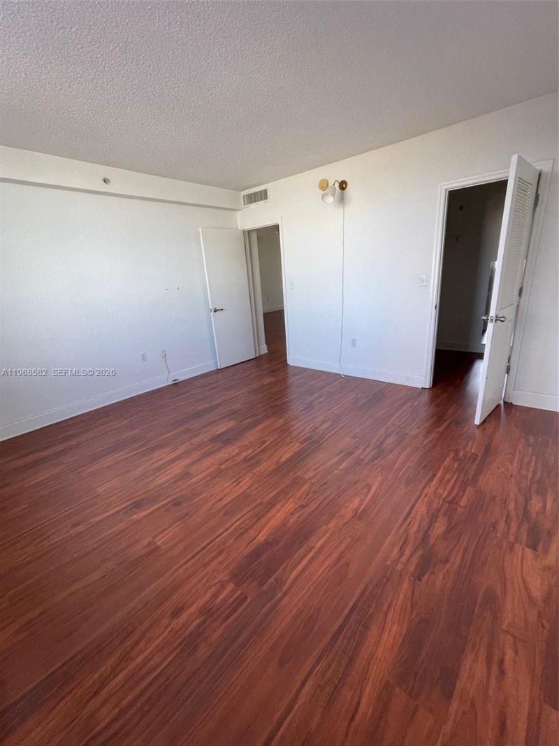 401 69 St, Unit 411, Miami Beach, FL 33141 Photo