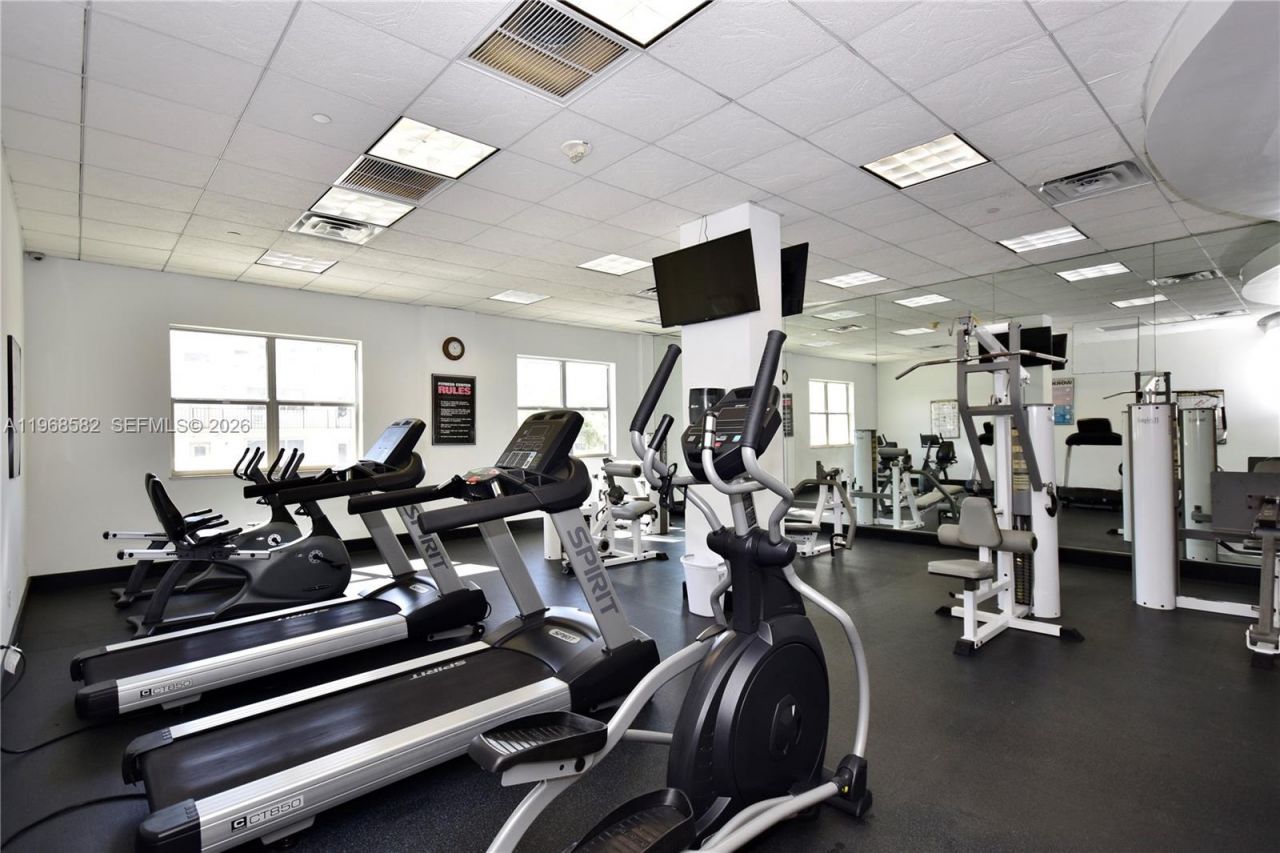401 69 St, Unit 411, Miami Beach, FL 33141 Photo