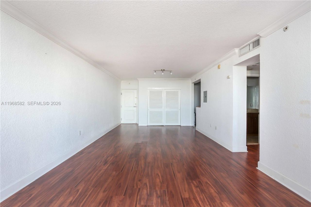 401 69 St, Unit 411, Miami Beach, FL 33141 Photo