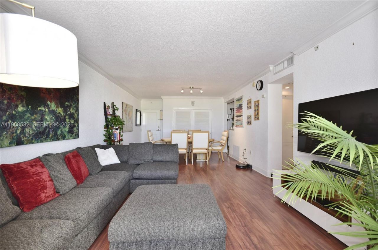 401 69 St, Unit 411, Miami Beach, FL 33141 Photo