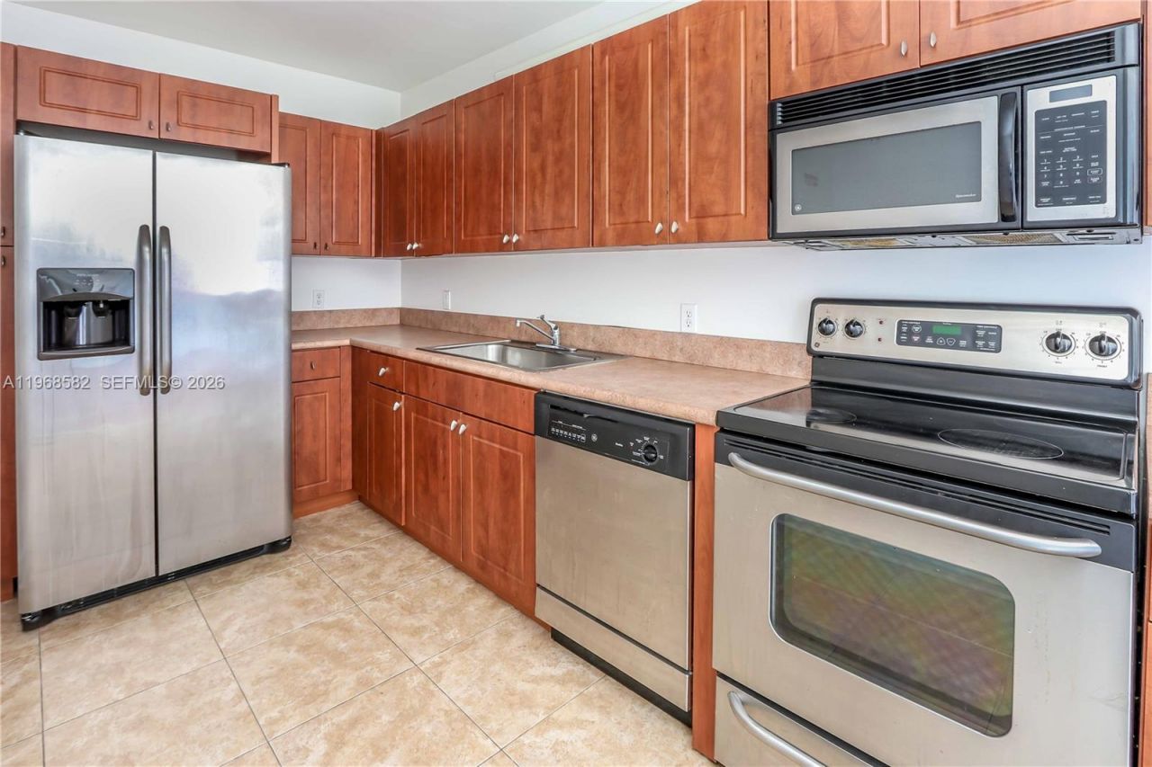 401 69 St, Unit 411, Miami Beach, FL 33141 Photo