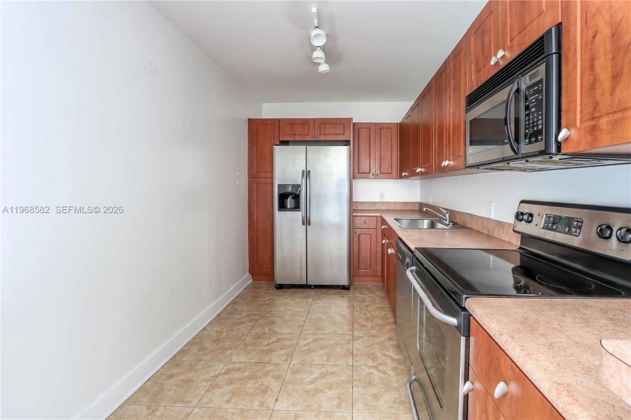 401 69 St, Unit 411, Miami Beach, FL 33141 Photo