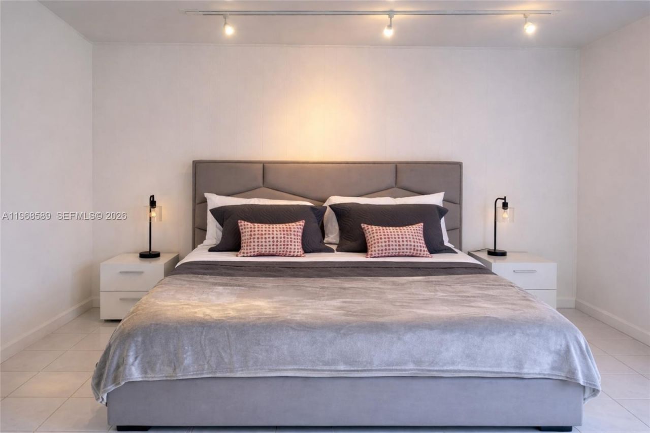 100 Lincoln Rd , Unit 415, Miami Beach, FL 33139 Photo