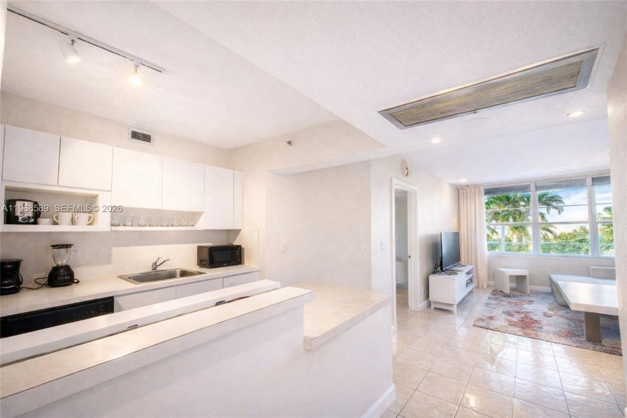 100 Lincoln Rd , Unit 415, Miami Beach, FL 33139 Photo