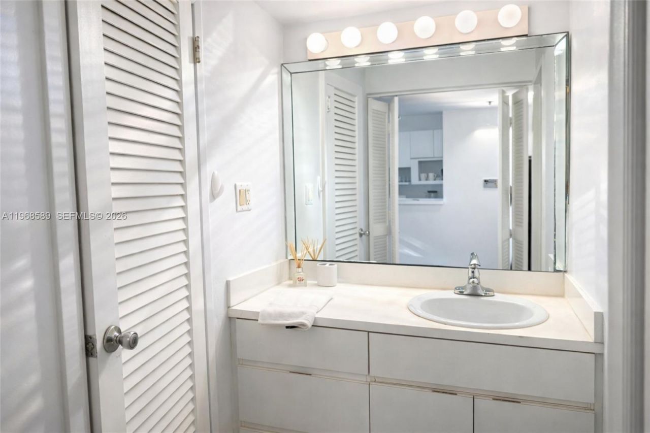 100 Lincoln Rd , Unit 415, Miami Beach, FL 33139 Photo