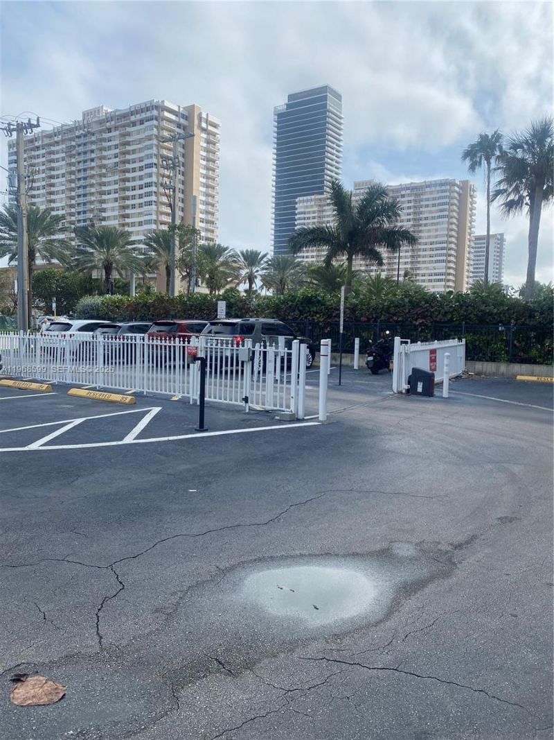 1913 S Ocean Dr, Unit 327, Hallandale Beach, FL 33009 Photo