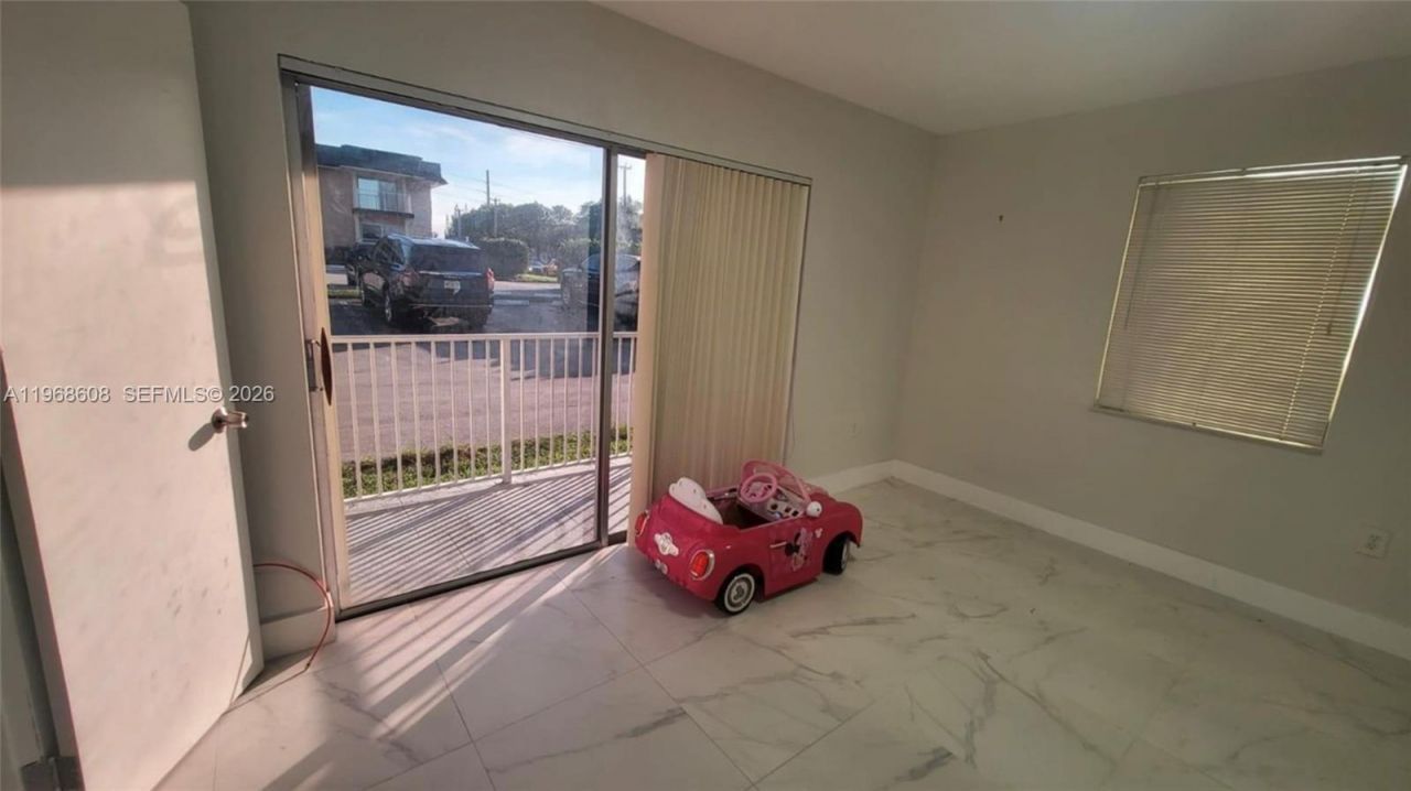 5425 SW 77th Ct, Unit 102D, Miami, FL 33155 Photo