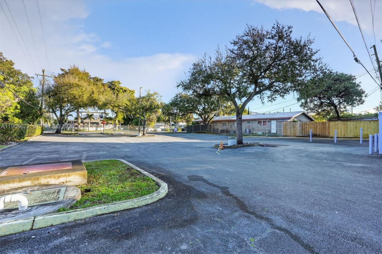 6067 Hollywood Blvd , Hollywood, FL 33024 Photo