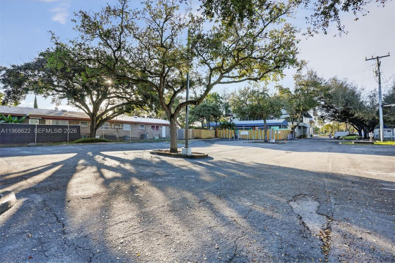 6067 Hollywood Blvd , Hollywood, FL 33024 Photo