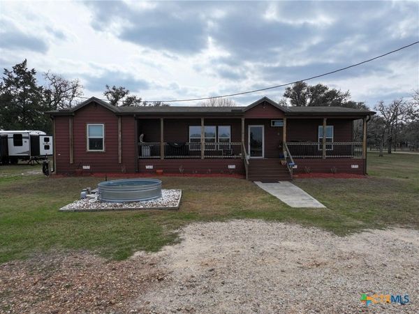 1385 Bego Road , Goliad, TX 77963