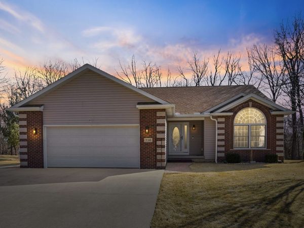 728 10th Avenue Court, Hampton, IL 61256