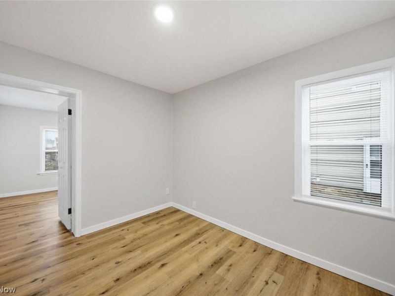 325 E 327th Street, Willowick, OH 44095 Photo 10