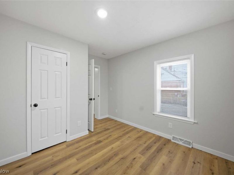 325 E 327th Street, Willowick, OH 44095 Photo 11