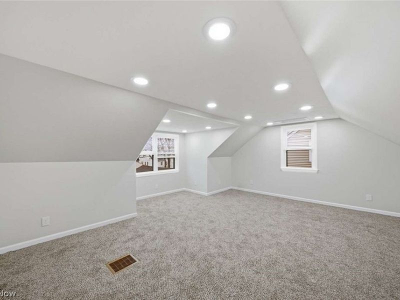 325 E 327th Street, Willowick, OH 44095 Photo 13