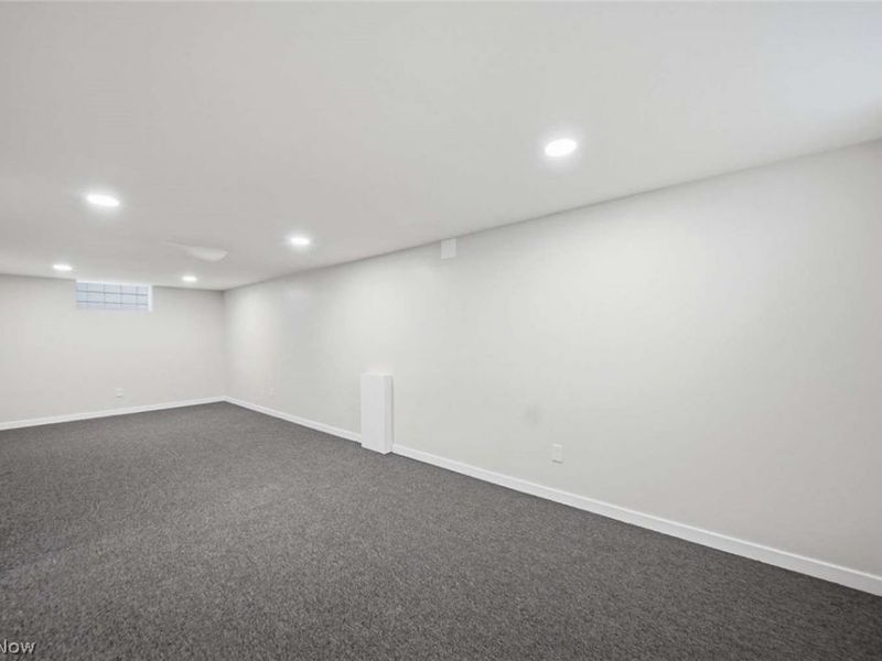 325 E 327th Street, Willowick, OH 44095 Photo 18