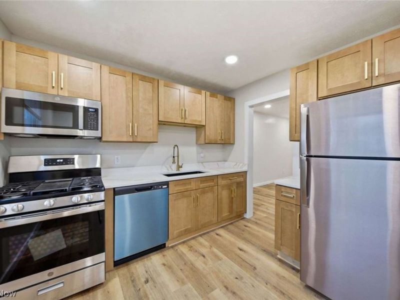 325 E 327th Street, Willowick, OH 44095 Photo 19