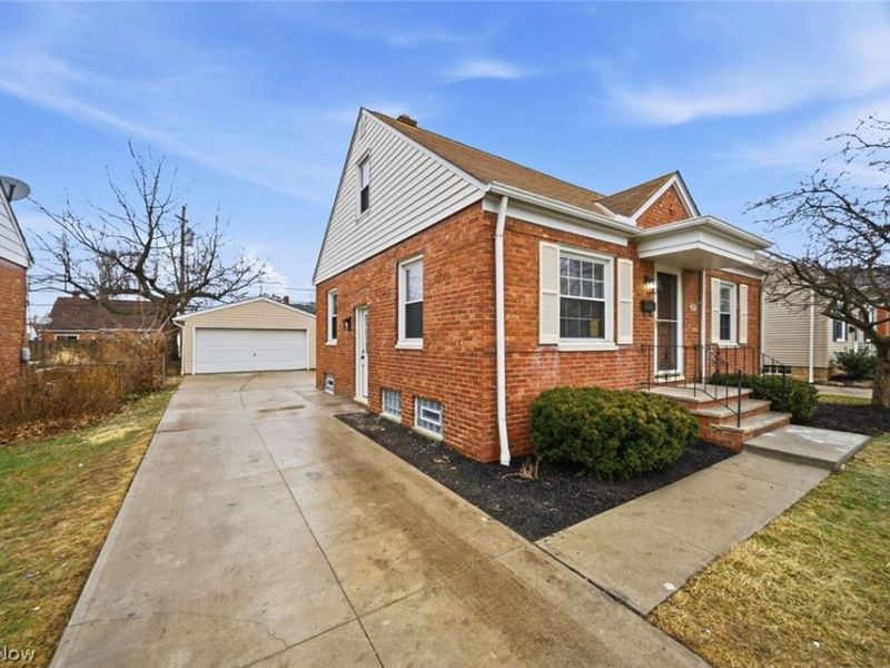 325 E 327th Street, Willowick, OH 44095 Photo 2