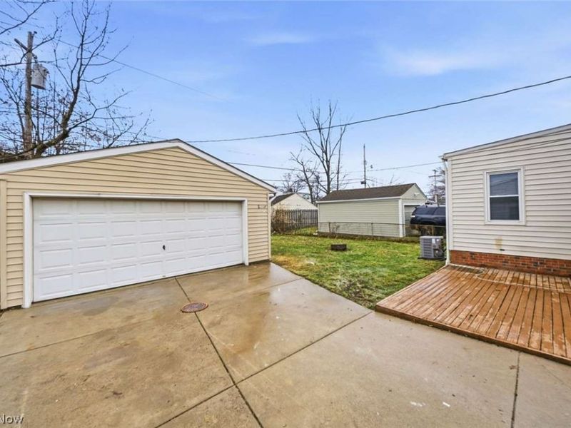 325 E 327th Street, Willowick, OH 44095 Photo 20