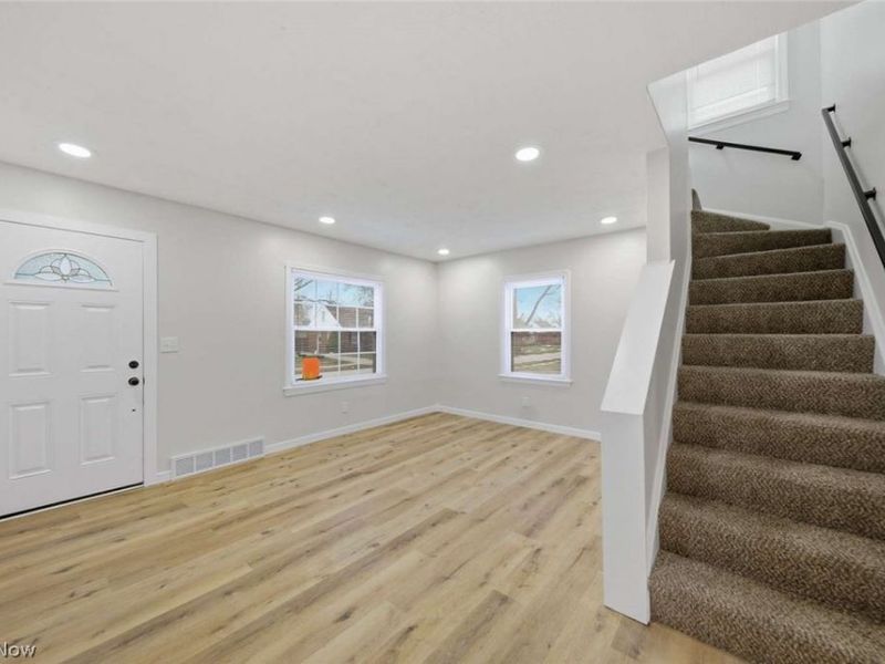 325 E 327th Street, Willowick, OH 44095 Photo 6