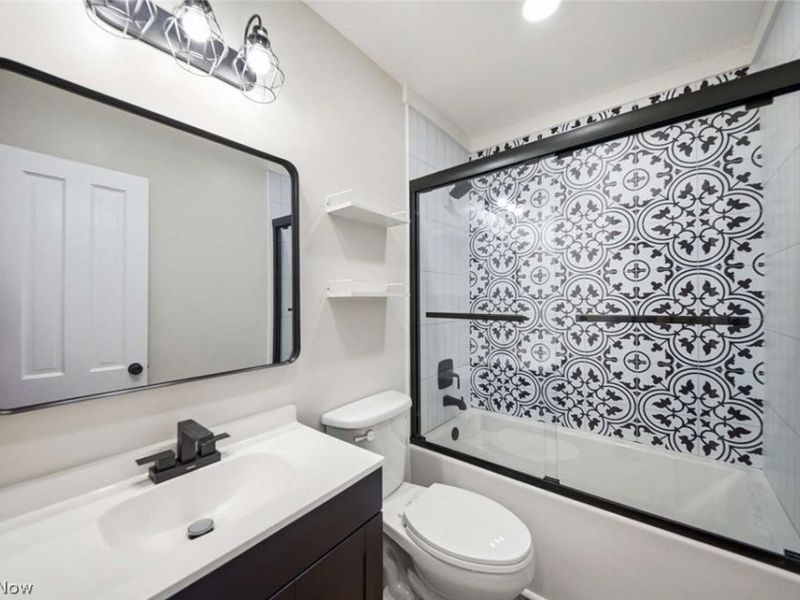 325 E 327th Street, Willowick, OH 44095 Photo 9