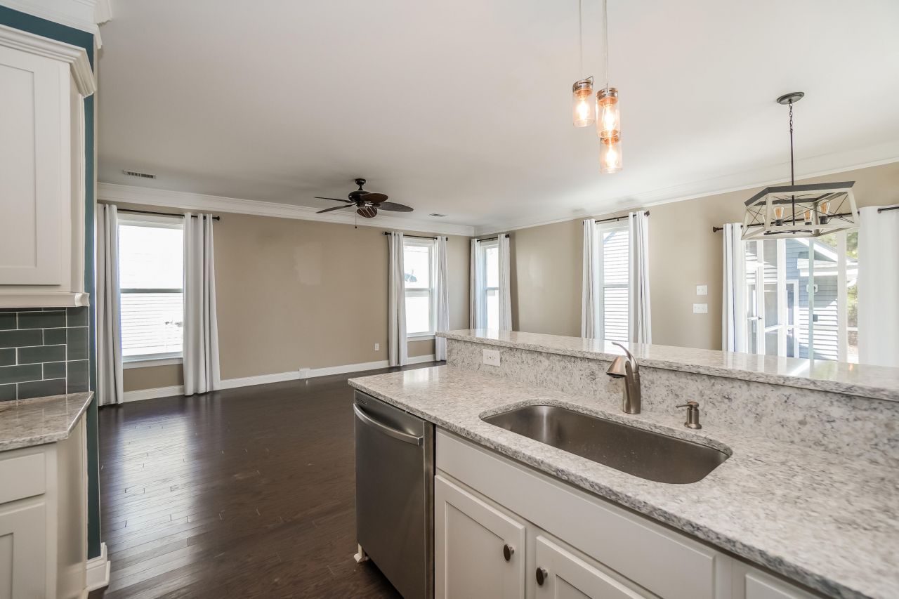 1144 Twitchell Street Photo 8