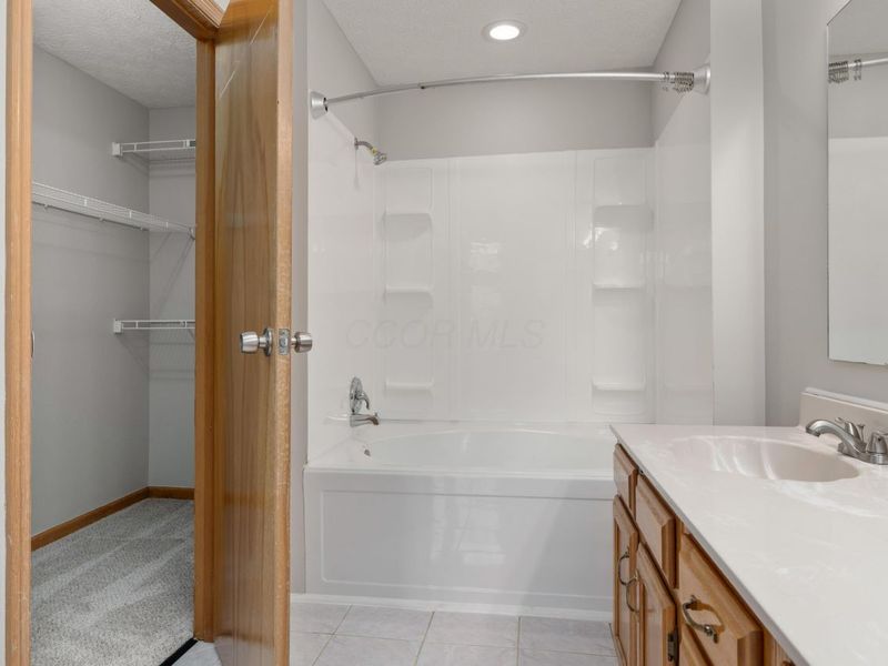 8100 Treebrook Lane, Westerville, OH 43081 Photo 27