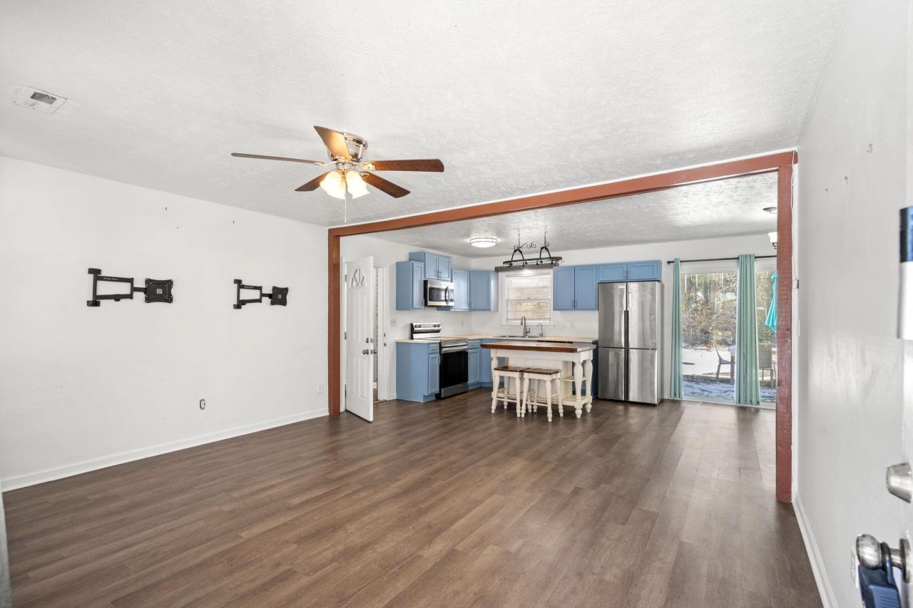 1115 Scott Dr.  Photo 6