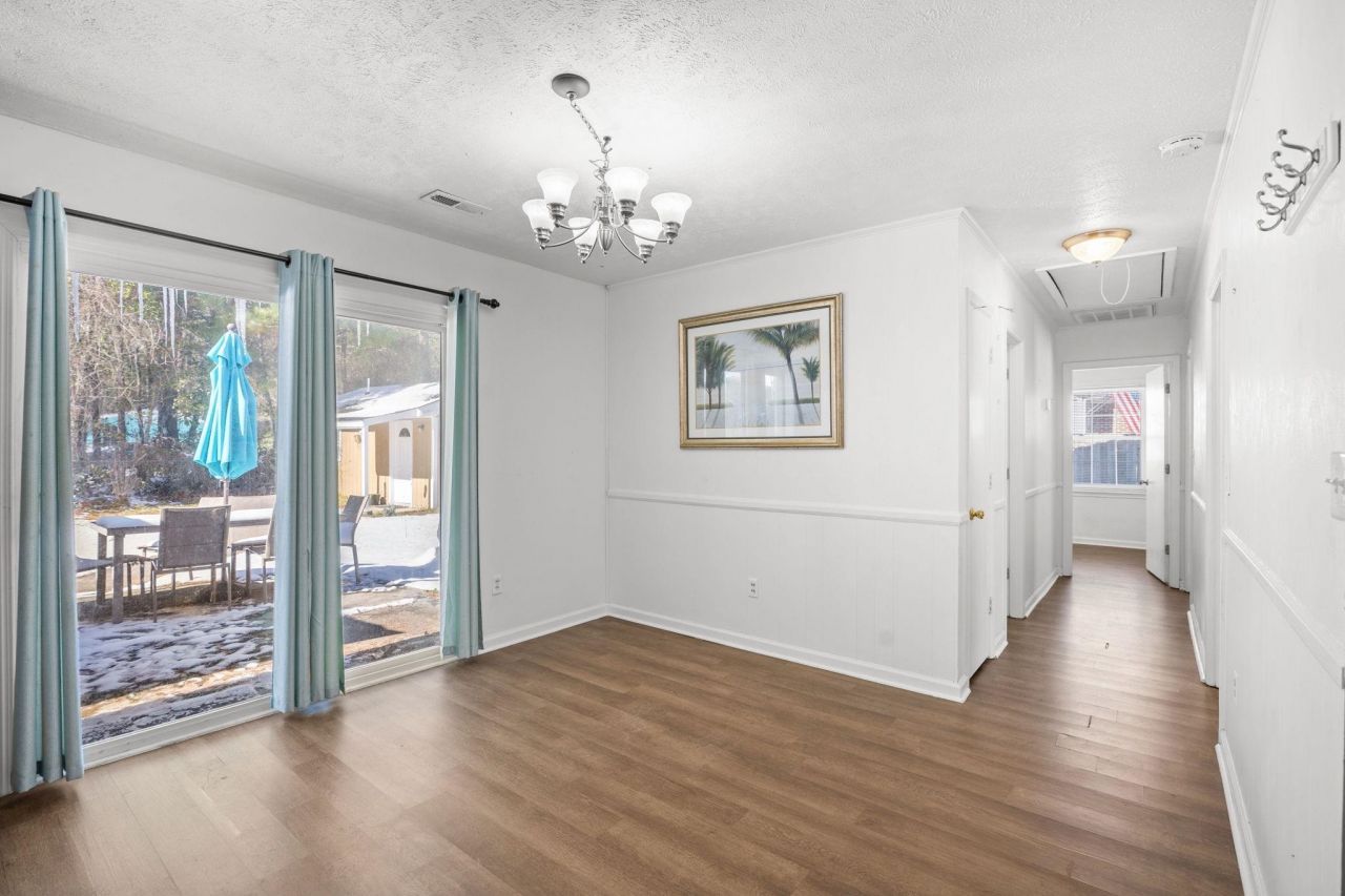 1115 Scott Dr.  Photo 8