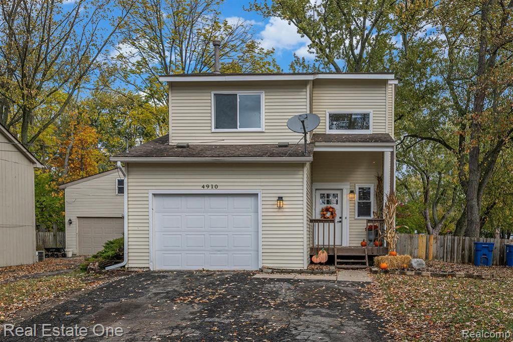 4910 Chipman Drive, Waterford Township, MI 48327 Main Photo