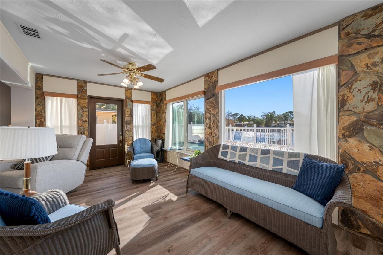 1822 Winchester Road N, Saint Petersburg, FL 33710 Photo