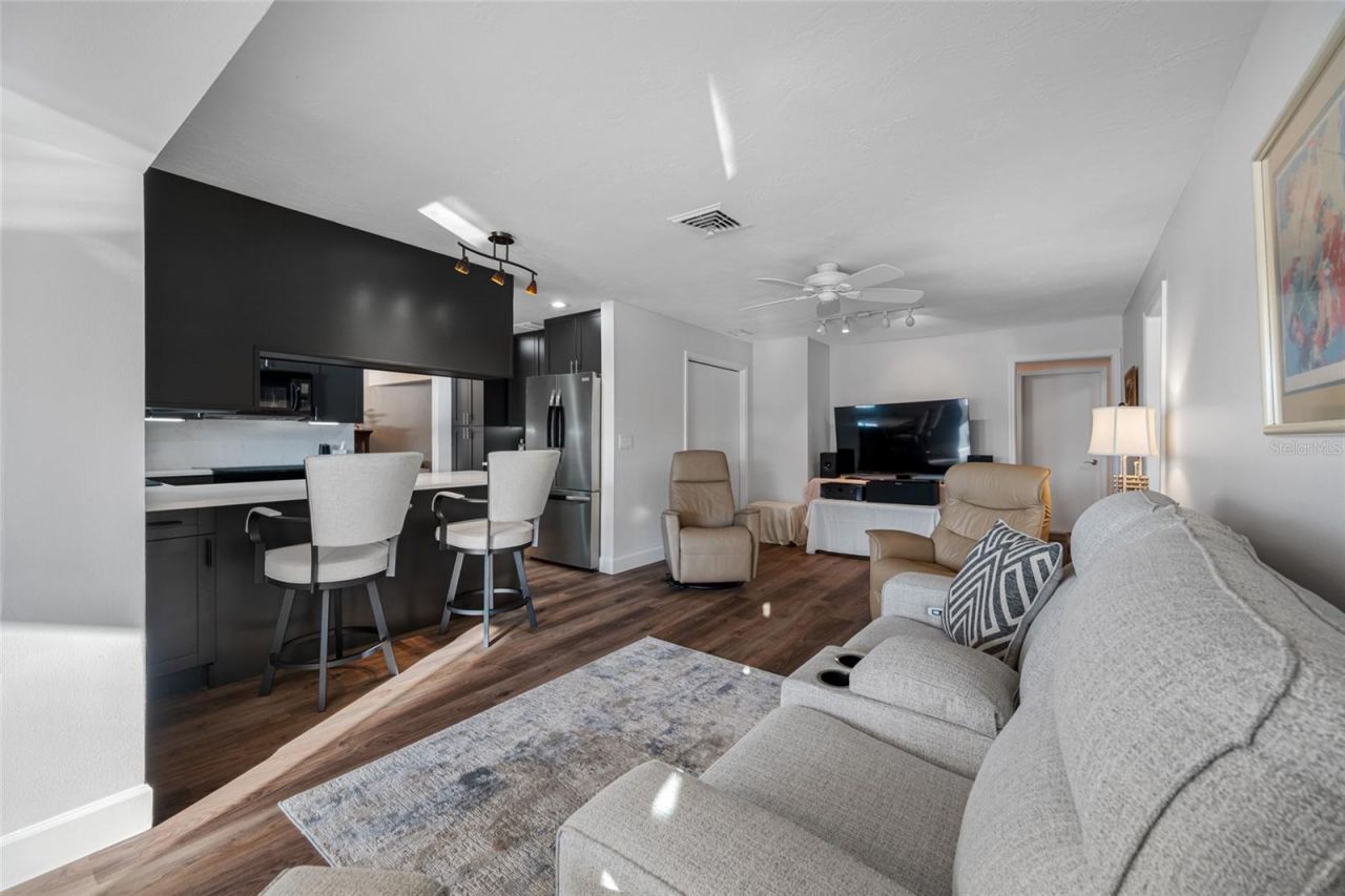 1822 Winchester Road N, Saint Petersburg, FL 33710 Photo