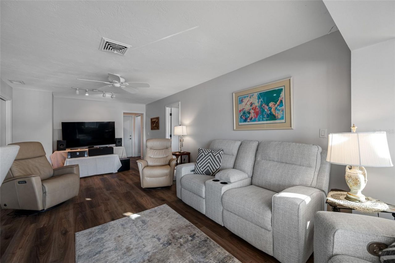 1822 Winchester Road N, Saint Petersburg, FL 33710 Photo