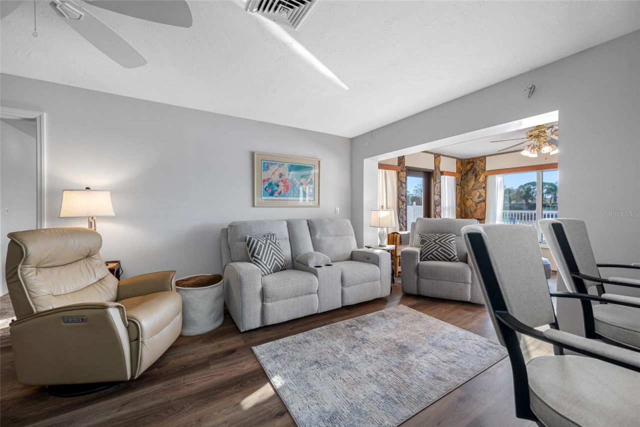 1822 Winchester Road N, Saint Petersburg, FL 33710 Photo