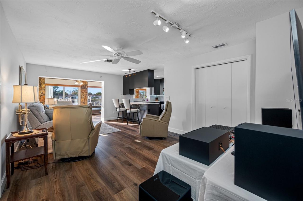 1822 Winchester Road N, Saint Petersburg, FL 33710 Photo