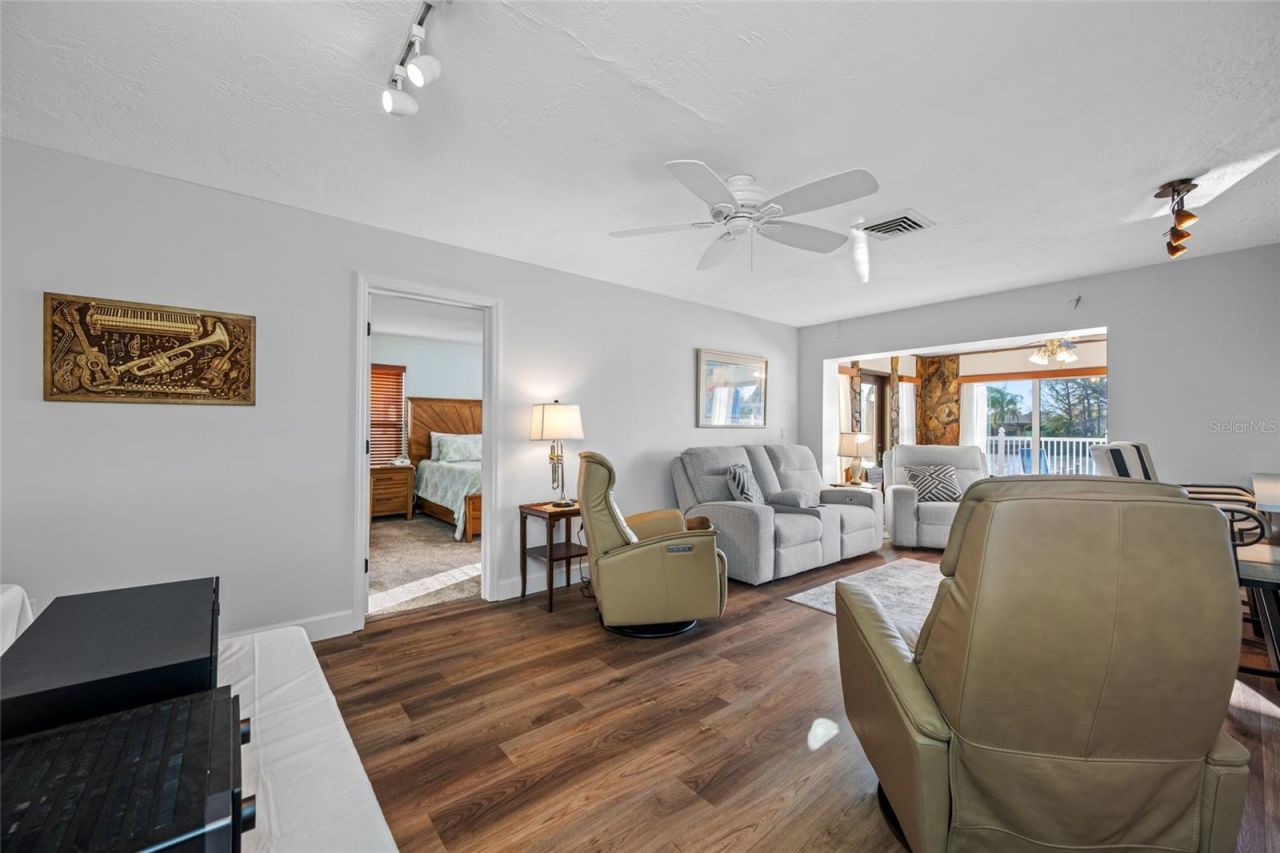 1822 Winchester Road N, Saint Petersburg, FL 33710 Photo