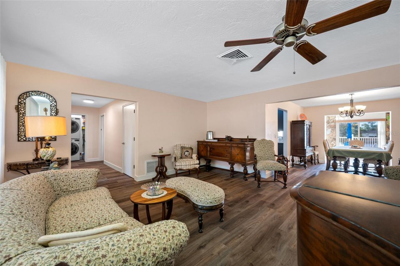 1822 Winchester Road N, Saint Petersburg, FL 33710 Photo