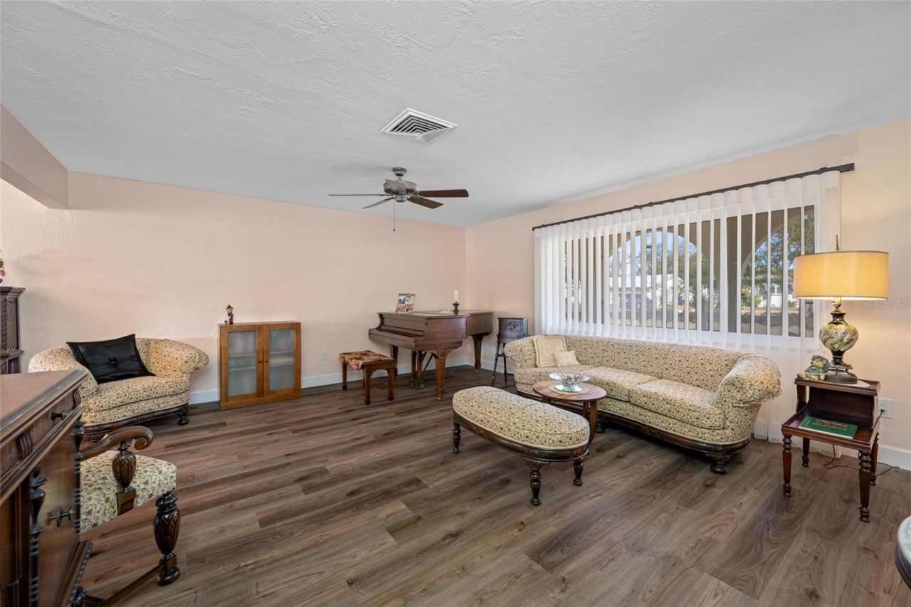 1822 Winchester Road N, Saint Petersburg, FL 33710 Photo