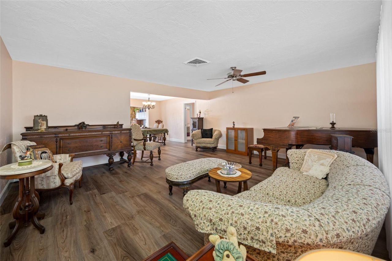 1822 Winchester Road N, Saint Petersburg, FL 33710 Photo