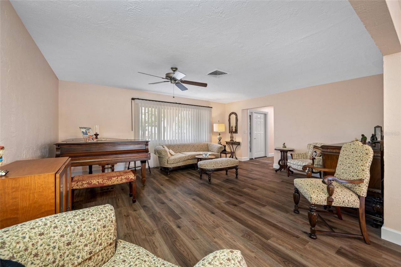 1822 Winchester Road N, Saint Petersburg, FL 33710 Photo