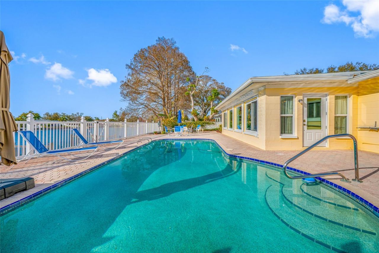 1822 Winchester Road N, Saint Petersburg, FL 33710 Photo