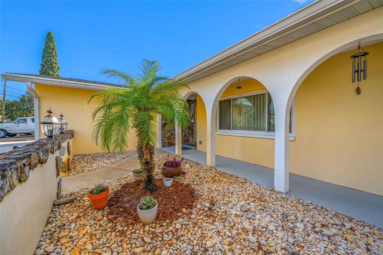 1822 Winchester Road N, Saint Petersburg, FL 33710 Photo