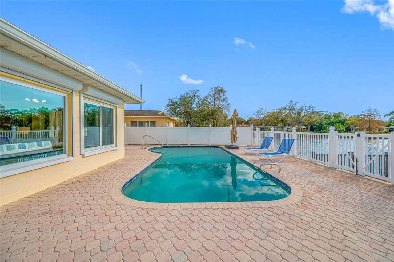 1822 Winchester Road N, Saint Petersburg, FL 33710 Photo